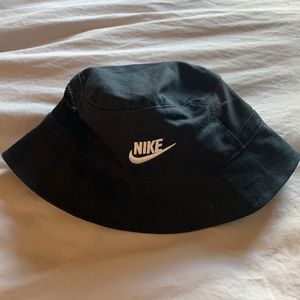 NIKE Futura Bucket Hat